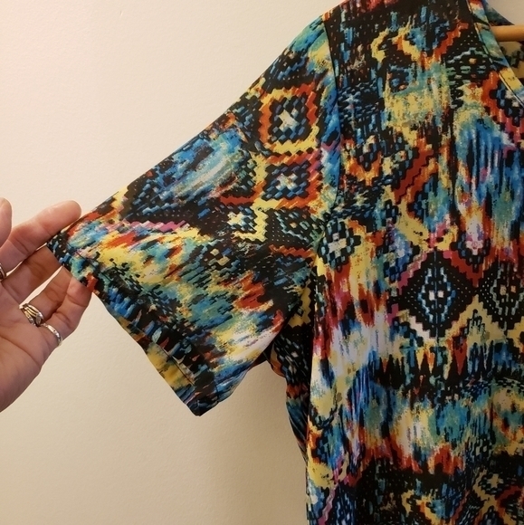 Aztec Bohemian Pattern short sleeve loose fit Top blouse size M multicol… - Picture 6 of 9